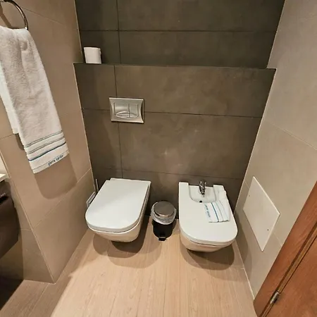 Daire Rocha Prime Center Garage Flat *