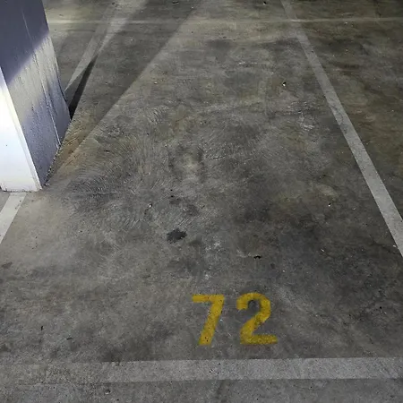 Daire Rocha Prime Center Garage Flat *
