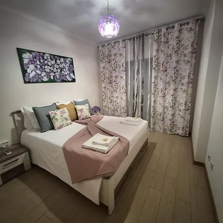 Rocha Prime Center Garage Flat *