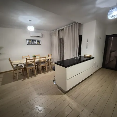 Rocha Prime Center Garage Flat * Portimão