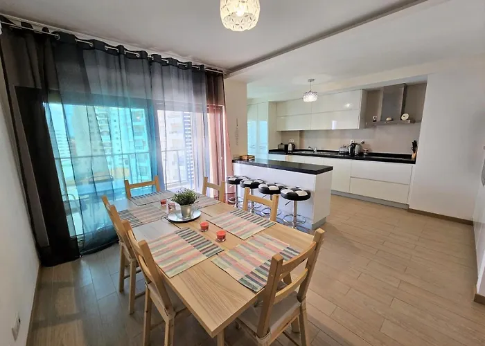 Daire Rocha Prime Center Garage Flat