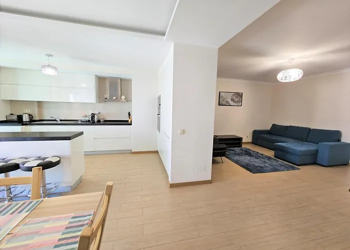 Daire Rocha Prime Center Garage Flat *