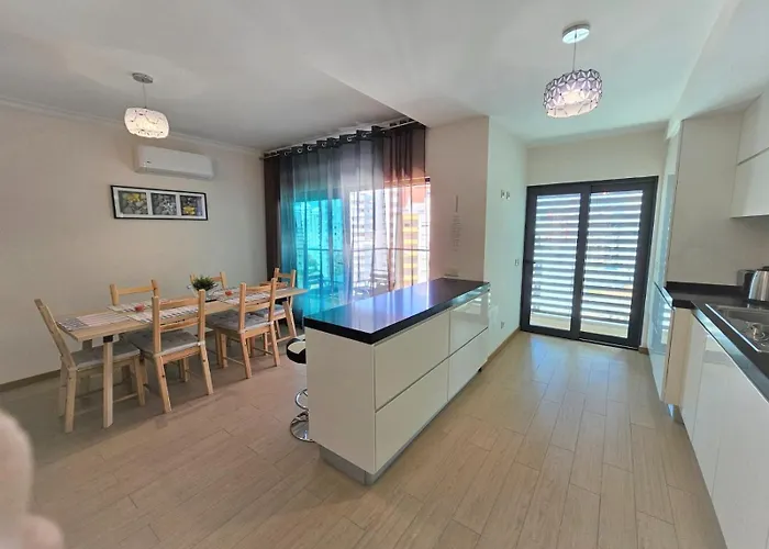 Rocha Prime Center Garage Flat Daire *