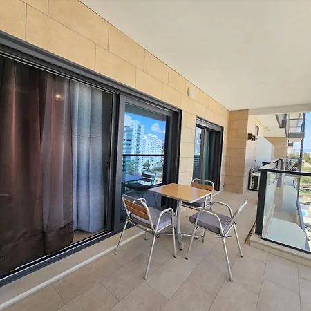 Rocha Prime Center Garage Flat Портиман