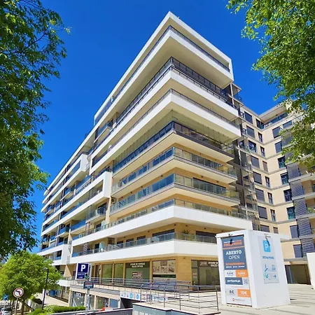 Rocha Prime Center Garage Flat * Portimao