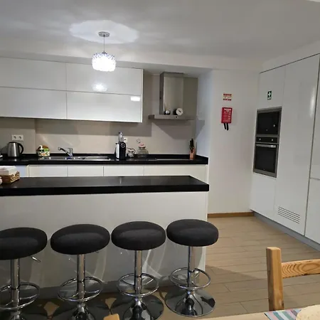 Rocha Prime Center Garage Flat *