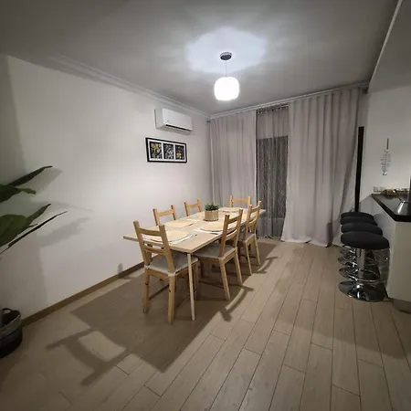 Rocha Prime Center Garage Flat * Portimão